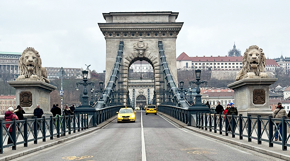 La imagen tiene un atributo ALT vacío; su nombre de archivo es Budapest1.jpg